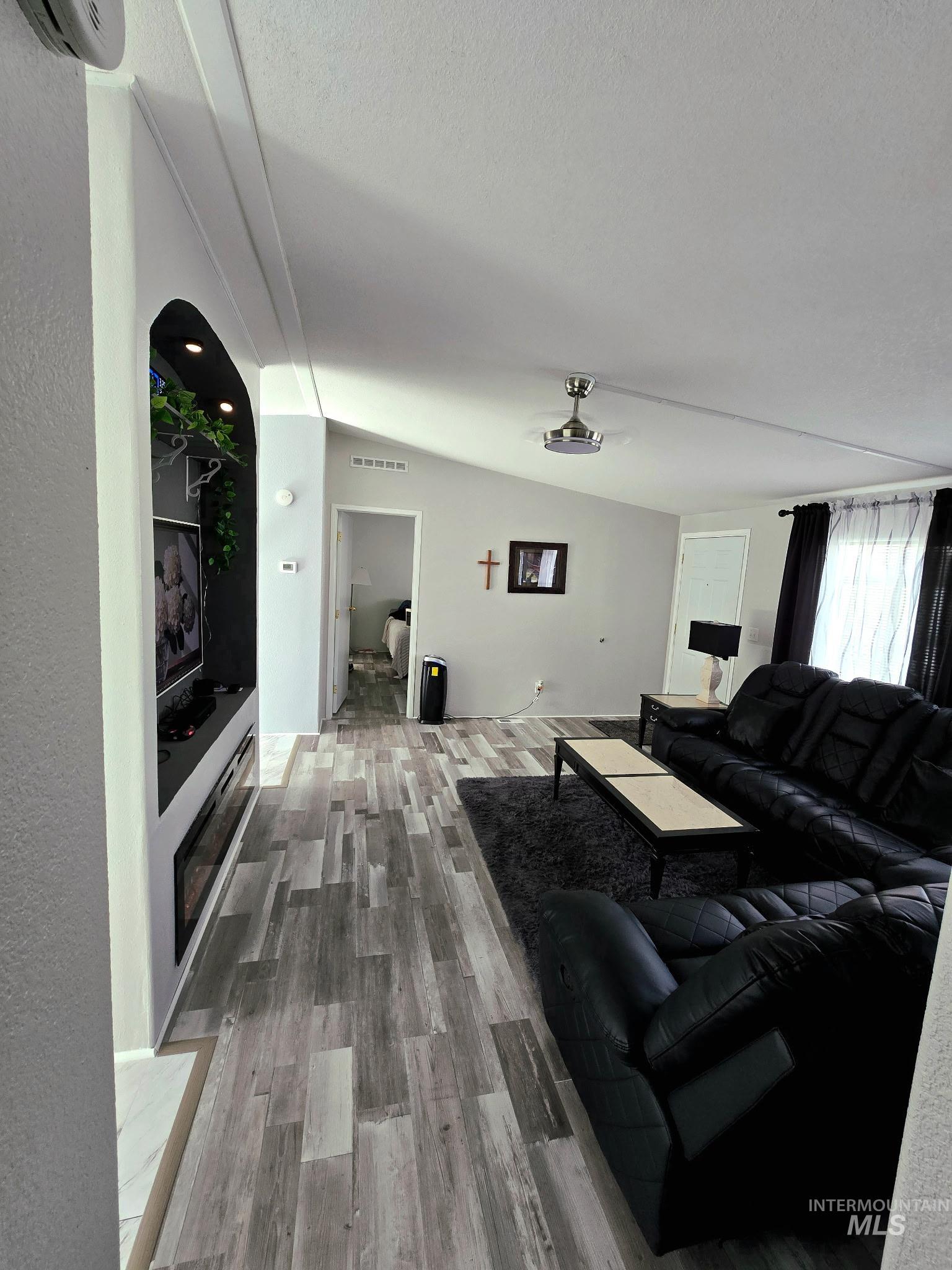 2115 6th Avenue, Unit 51 Clarkston, WA 99403 - Photo 7 of 34 Living area featuring wood finished floors