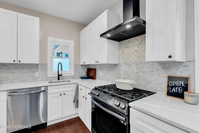 $879,900 | 28 Duchess Avenue, Middletown, NJ 07748