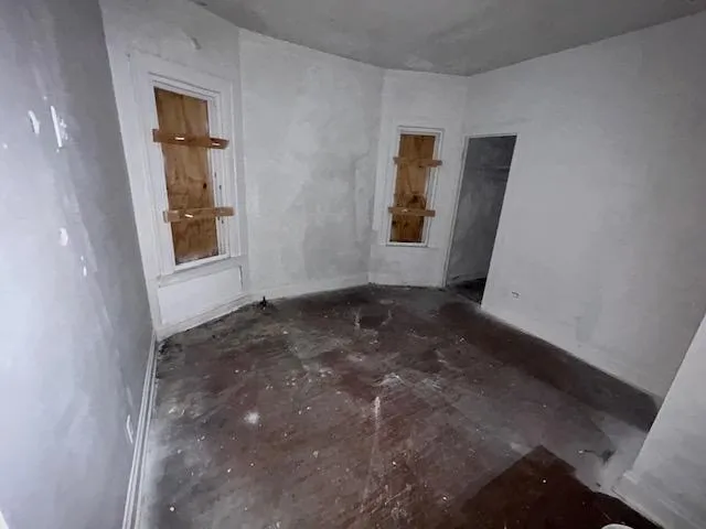 a view of empty room with front door