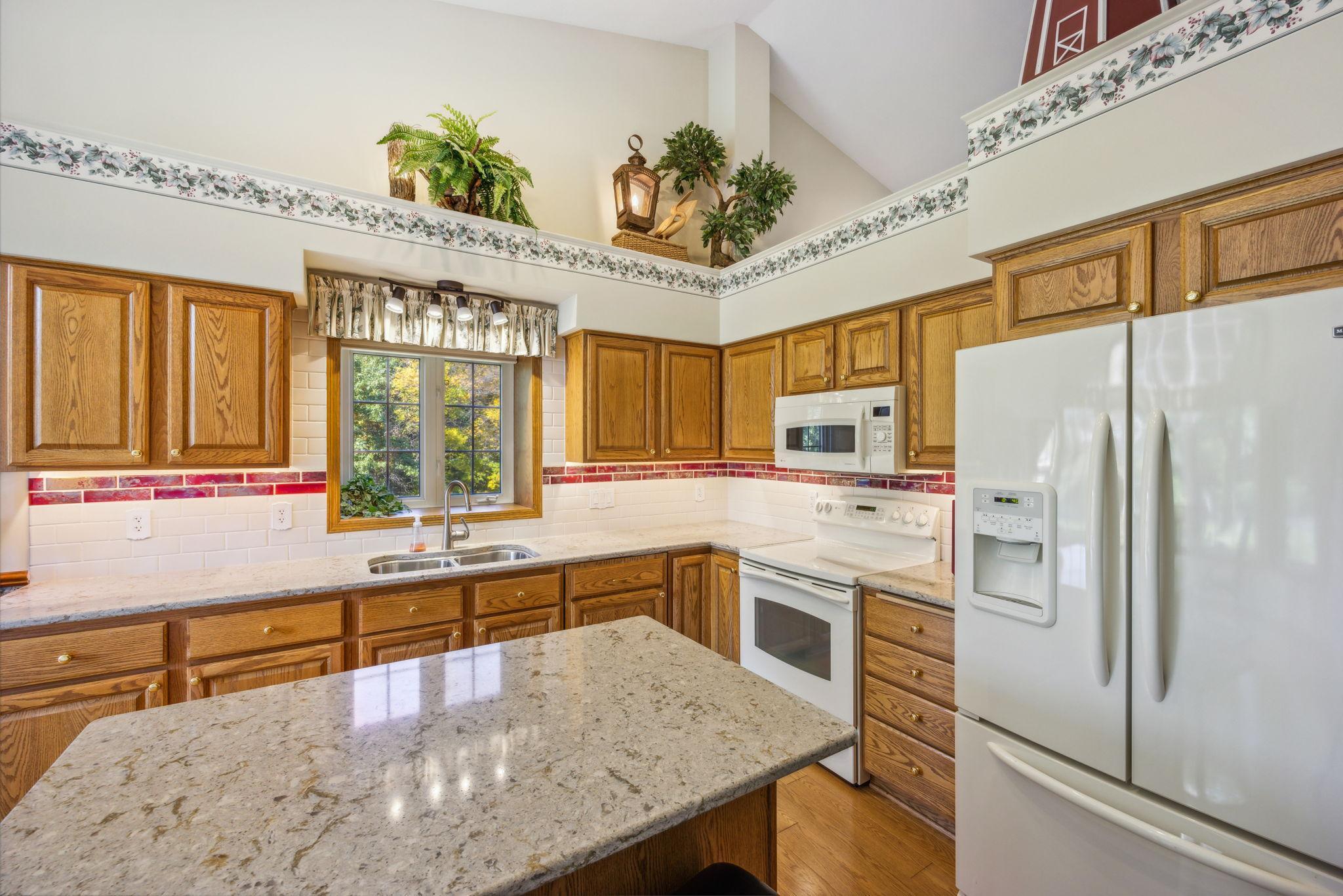 12891 Falcon Drive Apple Valley, MN 55124 - Photo 12 of 57