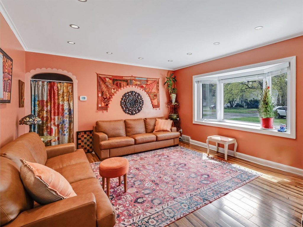 174 Forest Hills Road Brighton, NY 14625 - Photo 5 of 39 Living Room