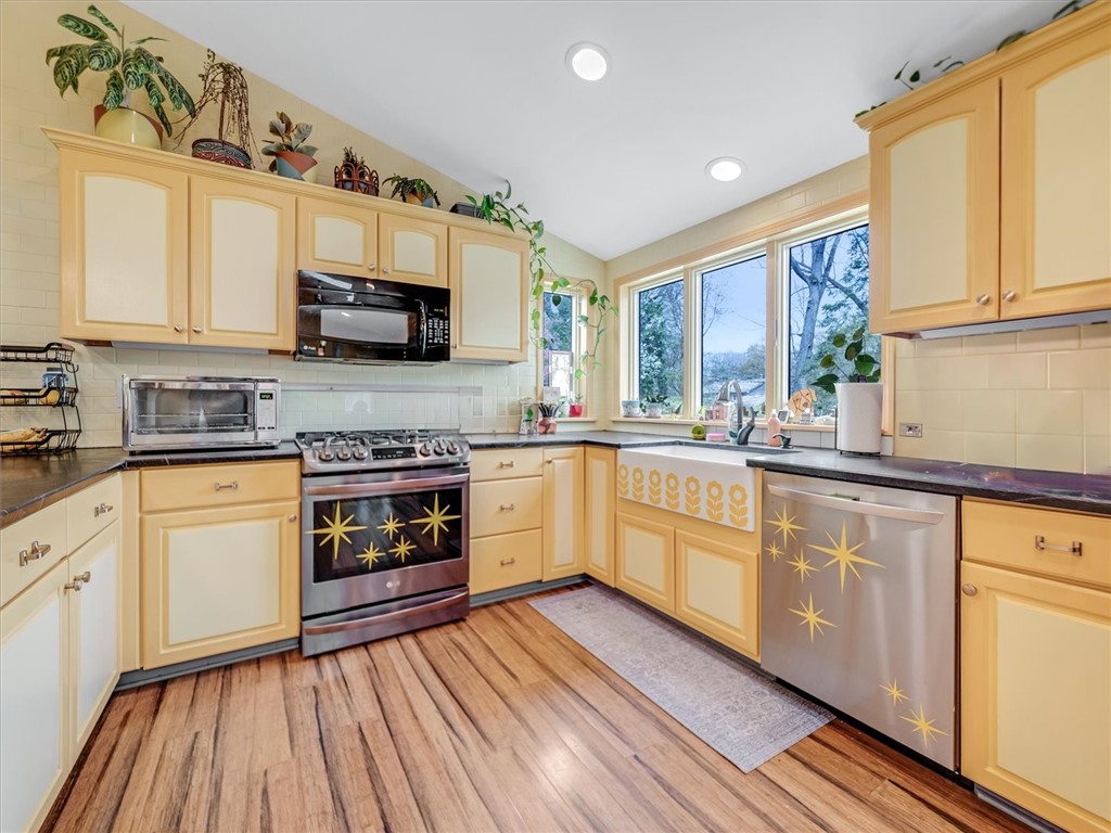 174 Forest Hills Road Brighton, NY 14625 - Photo 6 of 39 Kitchen!