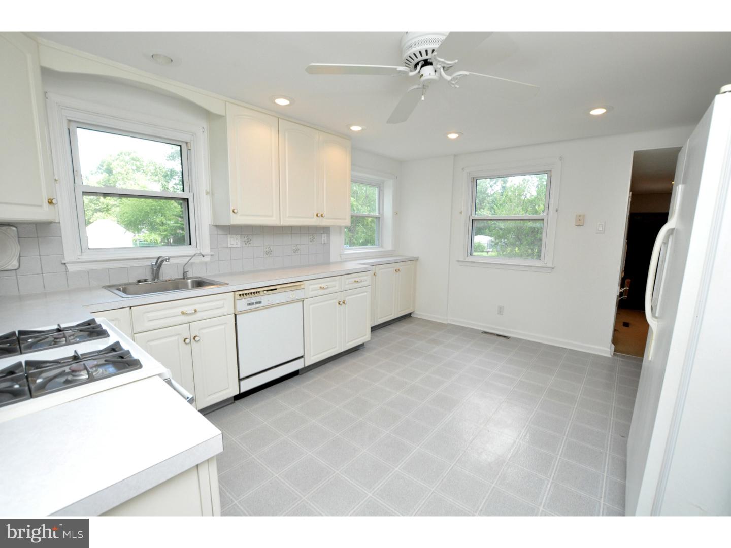 11 Ridgewood Avenue Delran, NJ 08075 - Photo 8 of 24 Gallery Image 8