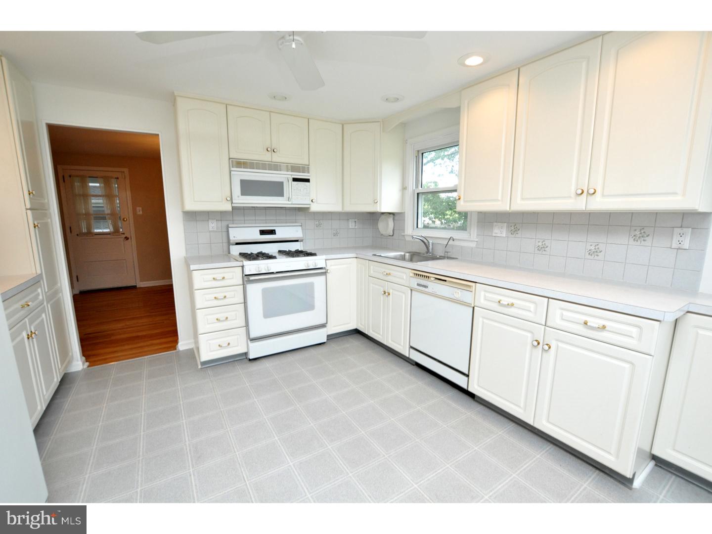 11 Ridgewood Avenue Delran, NJ 08075 - Photo 9 of 24 Gallery Image 9