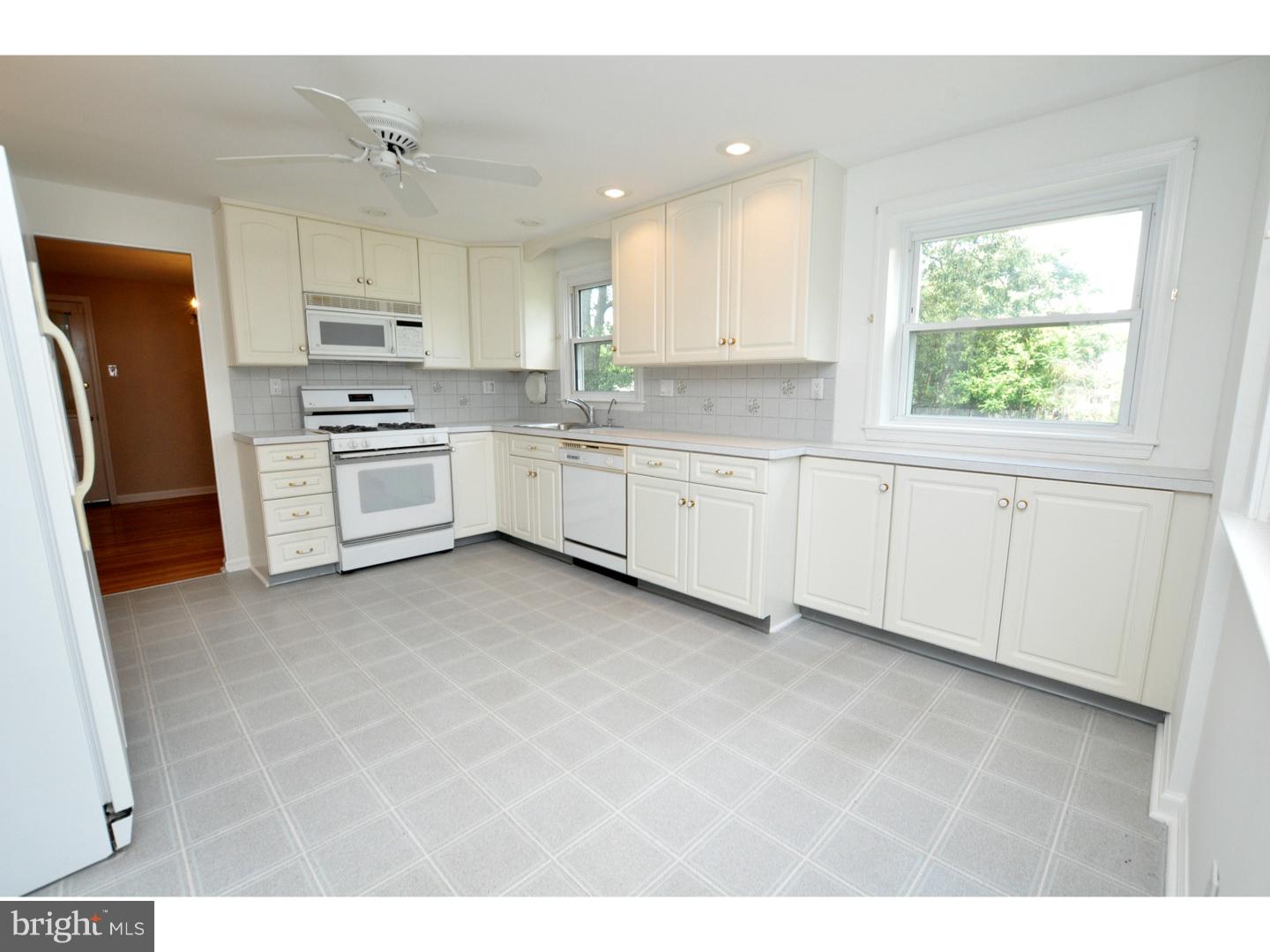 11 Ridgewood Avenue Delran, NJ 08075 - Photo 10 of 24 Gallery Image 10