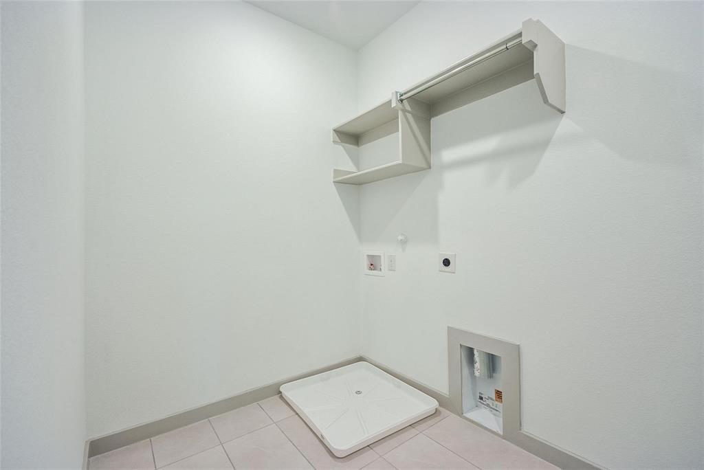 692 Vista Oak Road Lewisville, TX 75067 - Photo 23 of 39 a view of an empty room