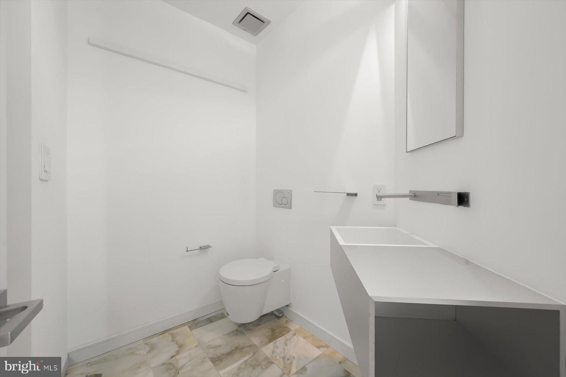 100 Harborview Drive, Unit 1901 Baltimore, MD 21230 - Photo 19 of 107 a bathroom with a sink and a toilet