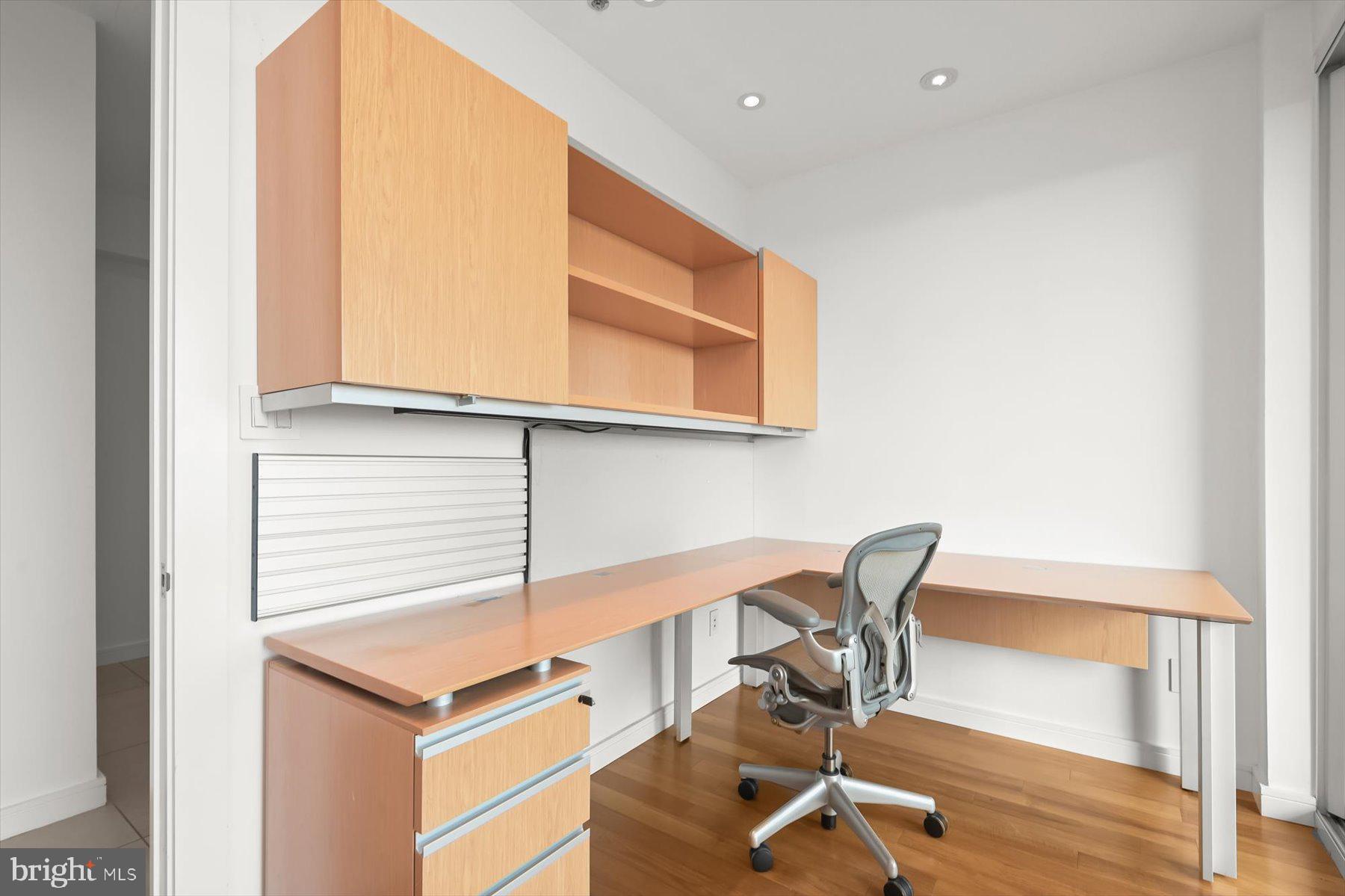 100 Harborview Drive, Unit 1901 Baltimore, MD 21230 - Photo 43 of 107 a view of workspace with wooden floor windows