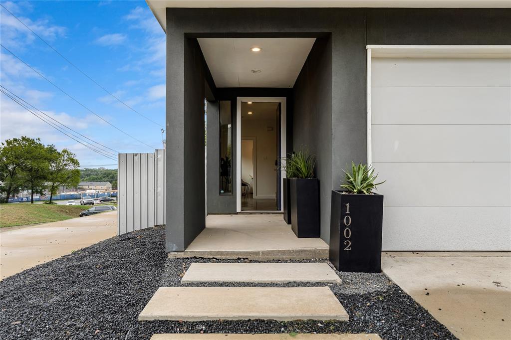 1002 Mobile Street, Unit 1 Dallas, TX 75208 - Photo 4 of 34 View of exterior entry with stucco siding and a porch