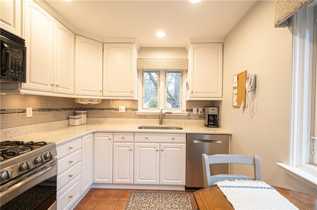 613 Ravencrest Road Pittsburgh, PA 15215 - Photo 7 of 25