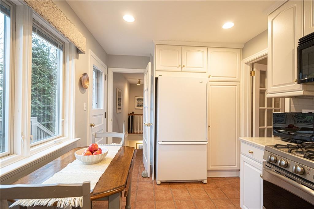 613 Ravencrest Road Pittsburgh, PA 15215 - Photo 8 of 25