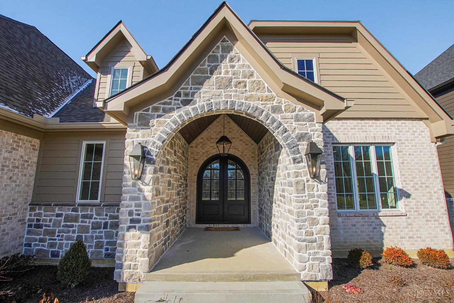 6956 Shadow Ridge Road Cincinnati, OH 45230 - Photo 2 of 37 Front Porch Exterior
