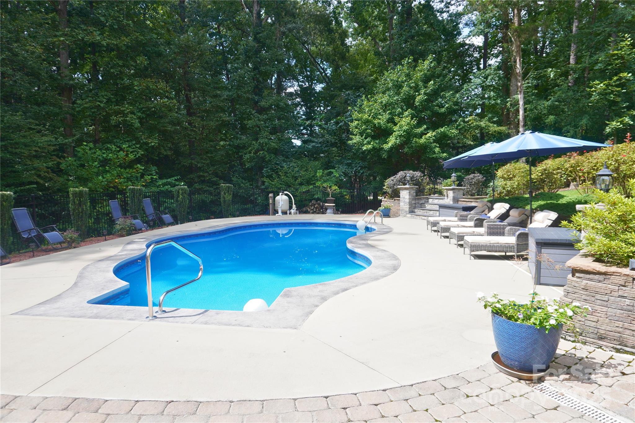 160 Dockside Drive Salisbury, NC 28146 - Photo 11 of 43 a view of a patio with chairs and plants