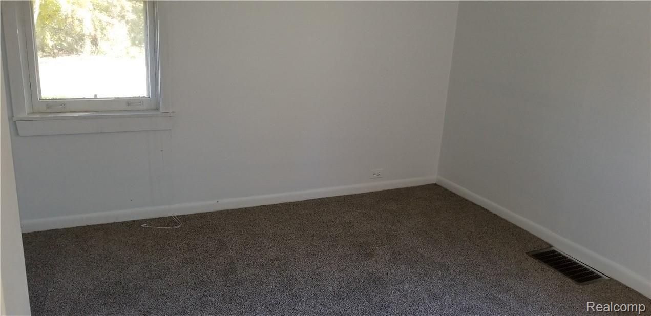 415 East Road Holly, MI 48442 - Photo 13 of 15 20181013_114248.jpg