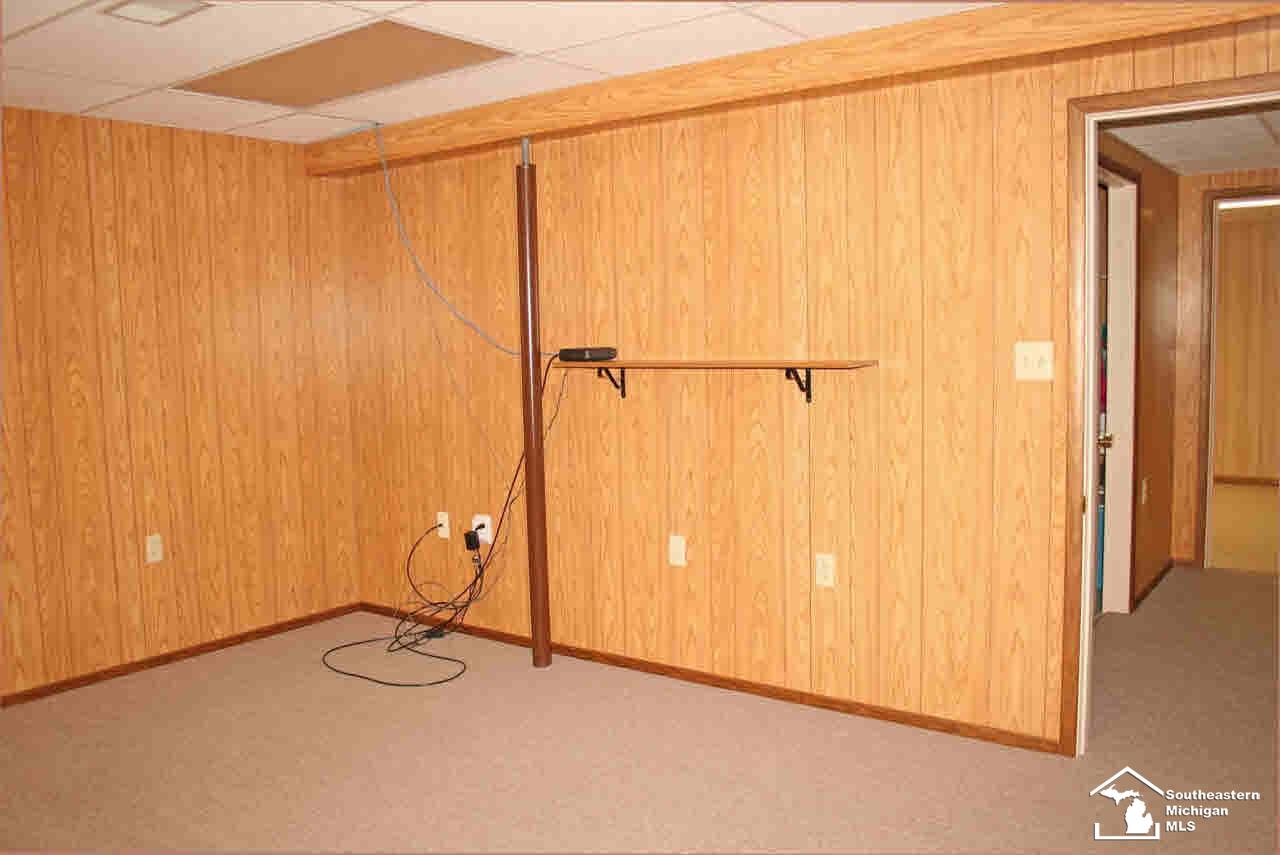 1253 North Raisinville Road Monroe, MI 48162 - Photo 19 of 29 21173103-18.JPG