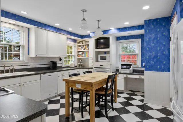 $479,000 | 21 Roweland Avenue, Bethlehem, NY 12054