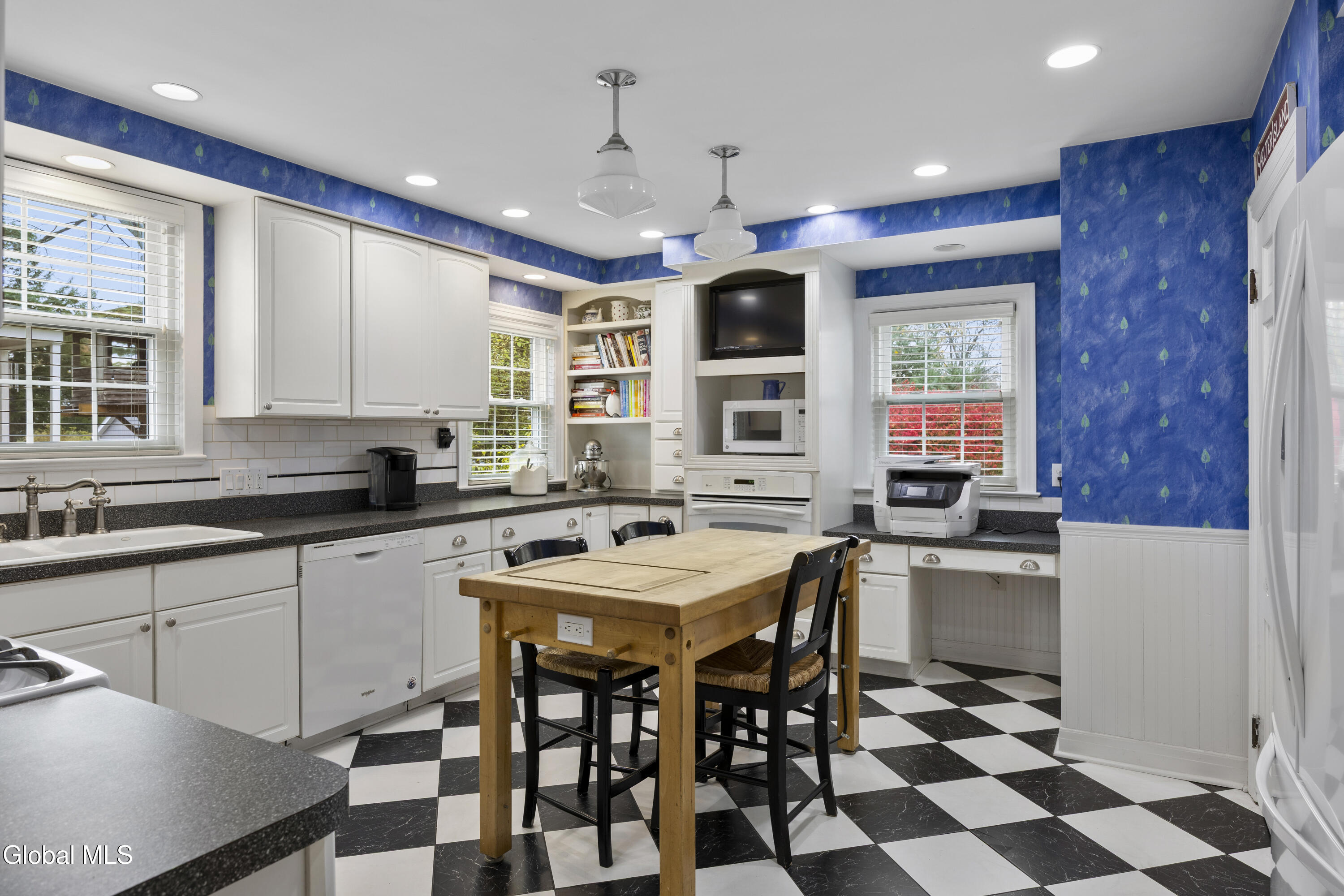 21 Roweland Avenue Bethlehem, NY 12054 - Photo 16 of 42 17