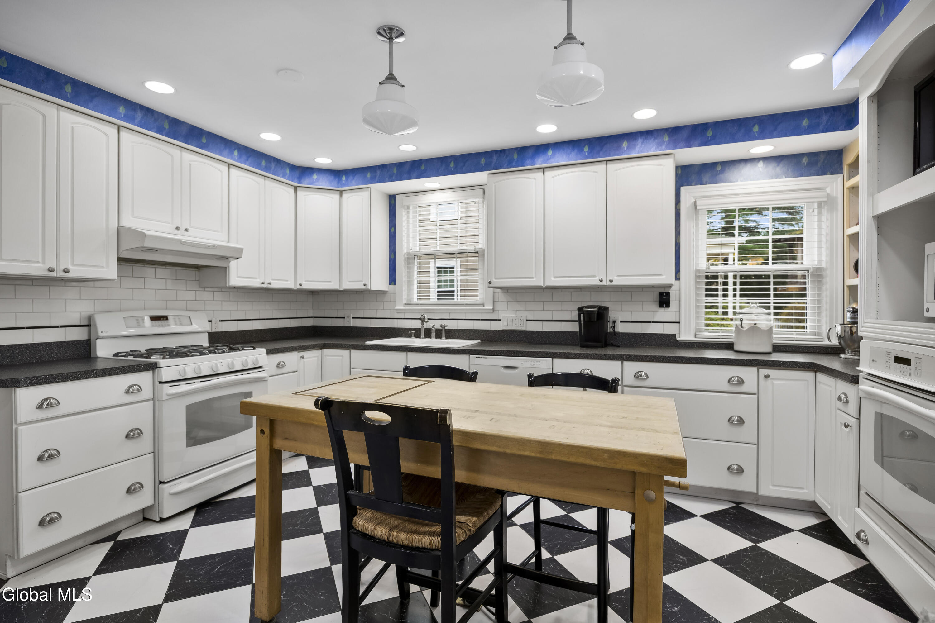 21 Roweland Avenue Bethlehem, NY 12054 - Photo 17 of 42 18