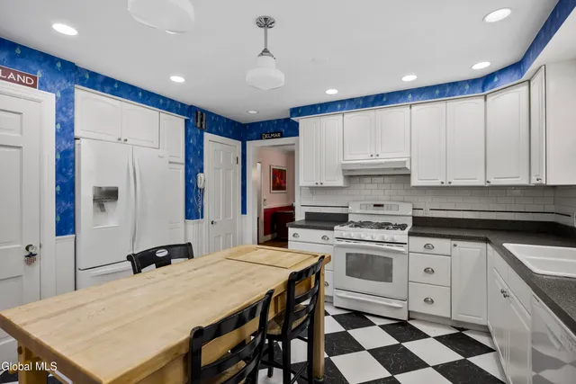 $479,000 | 21 Roweland Avenue, Bethlehem, NY 12054