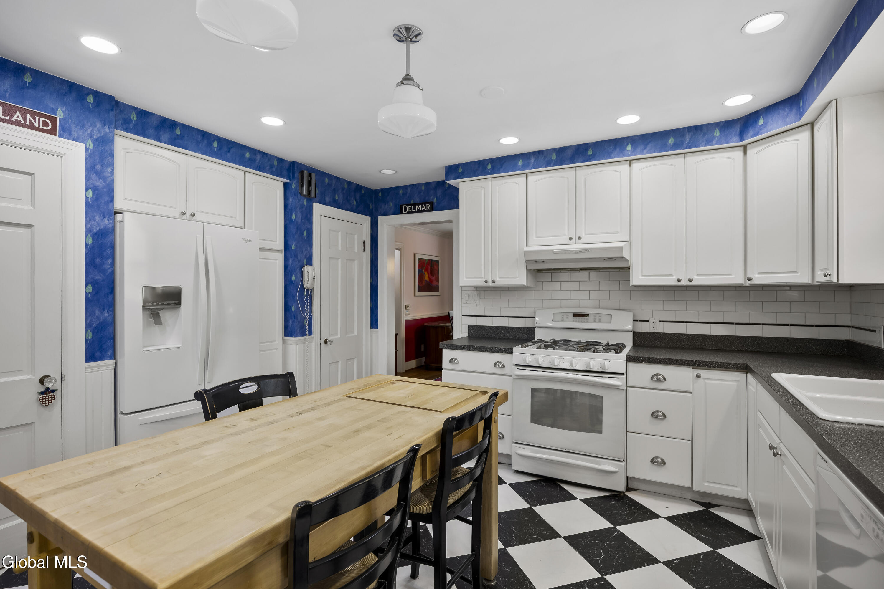 21 Roweland Avenue Bethlehem, NY 12054 - Photo 18 of 42 19