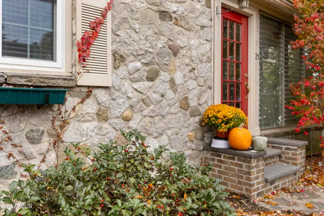 $479,000 | 21 Roweland Avenue, Bethlehem, NY 12054