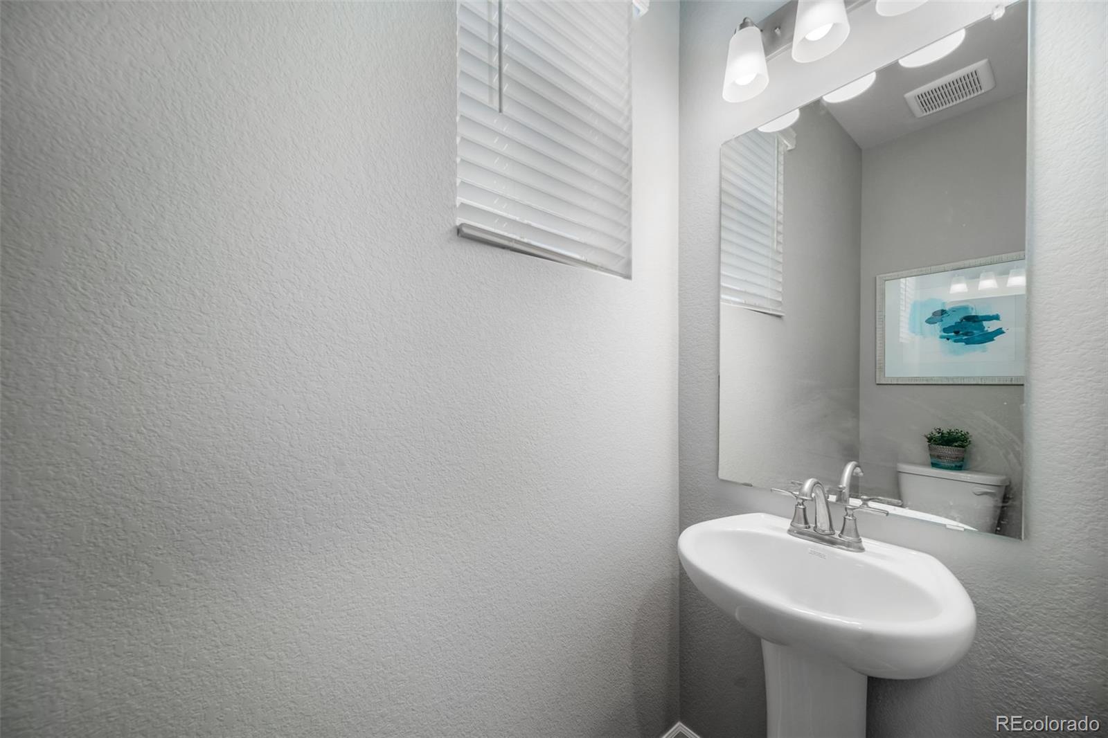 3913 North Rome Street Aurora, CO 80019 - Photo 14 of 42