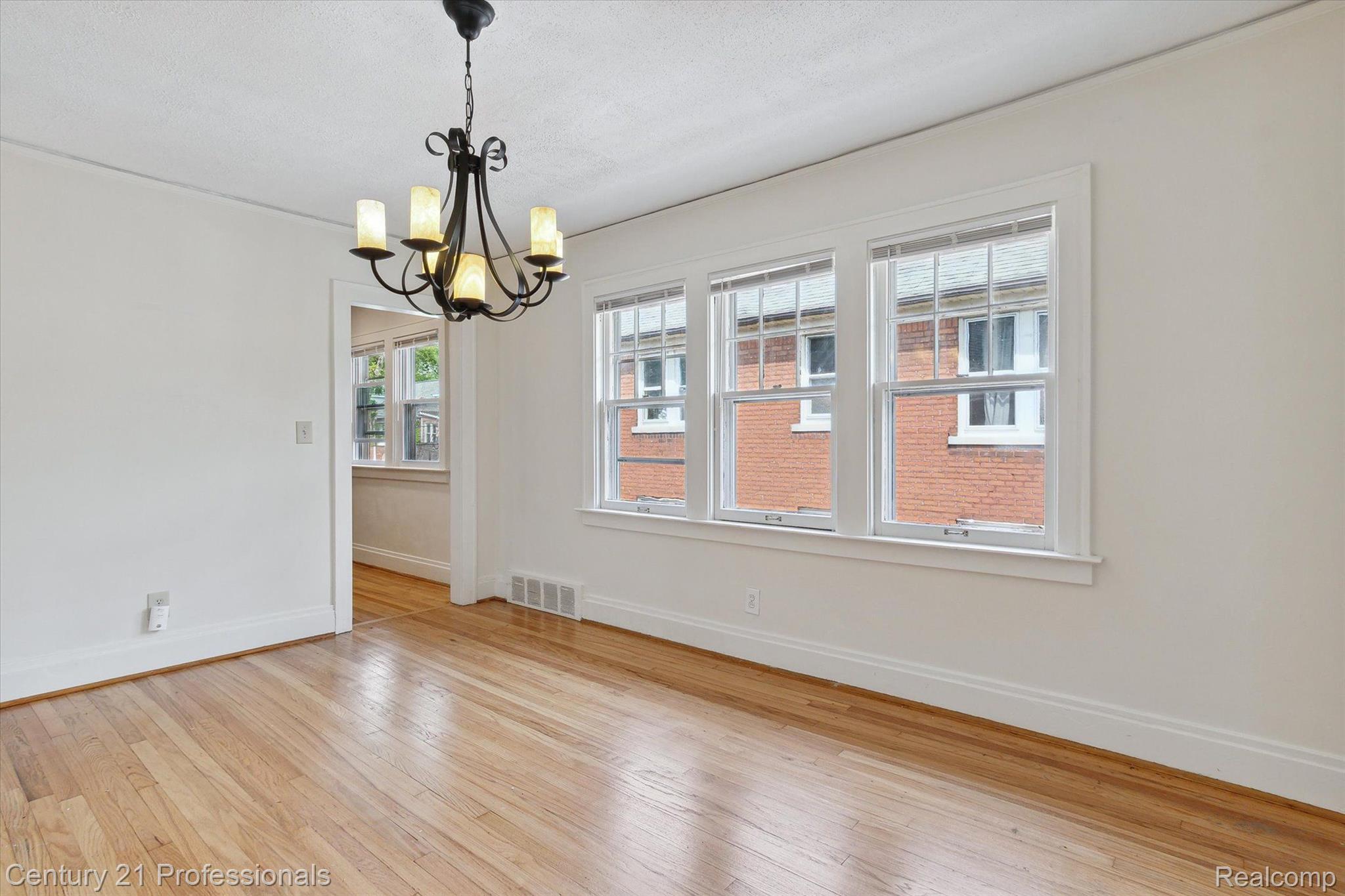 949 Nottingham Road Grosse Pointe, MI 48230 - Photo 25 of 56 Gallery Image 25