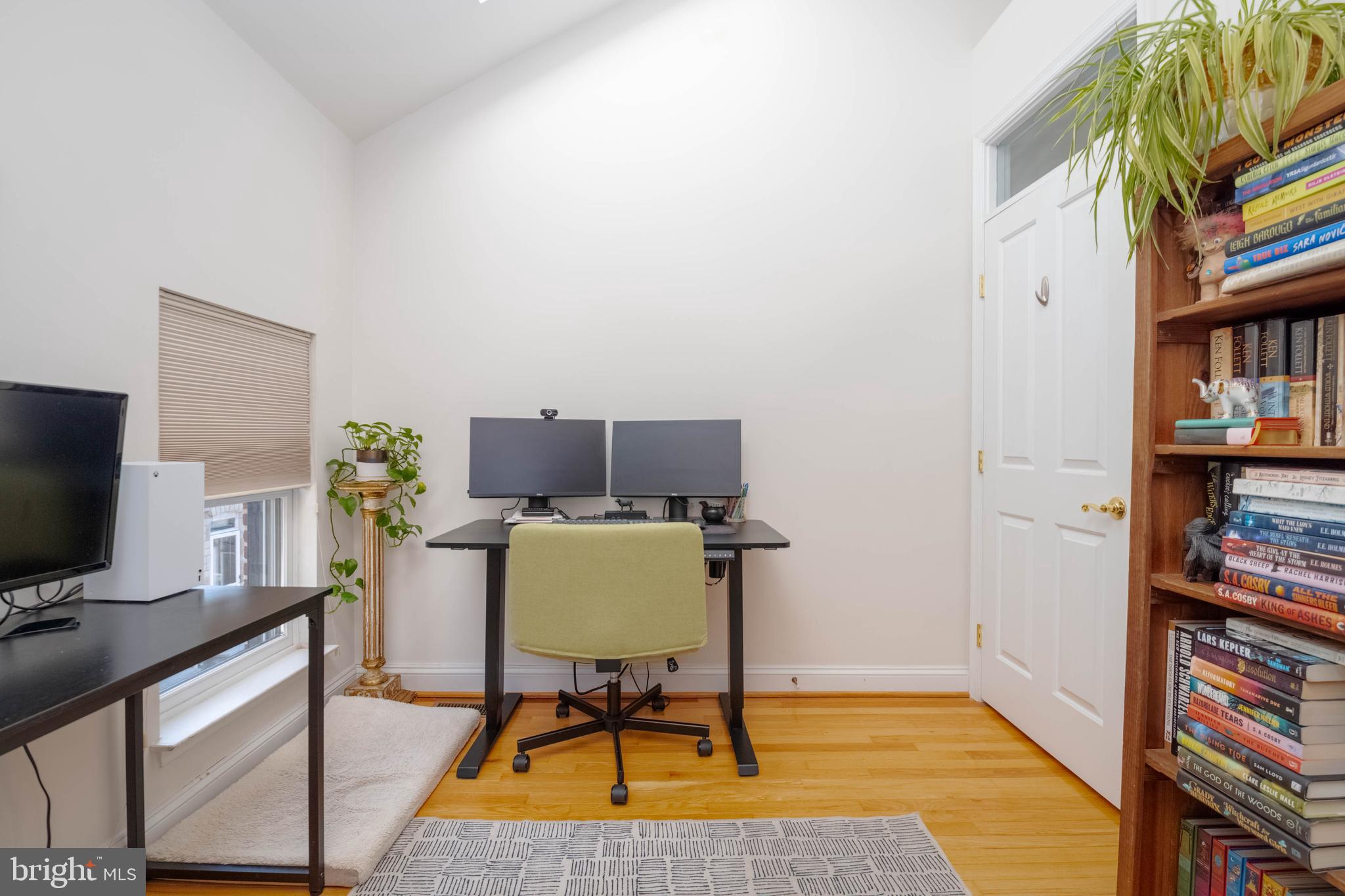 318 South Duncan Street Baltimore, MD 21231 - Photo 21 of 27 a workspace with furniture and bookshelf
