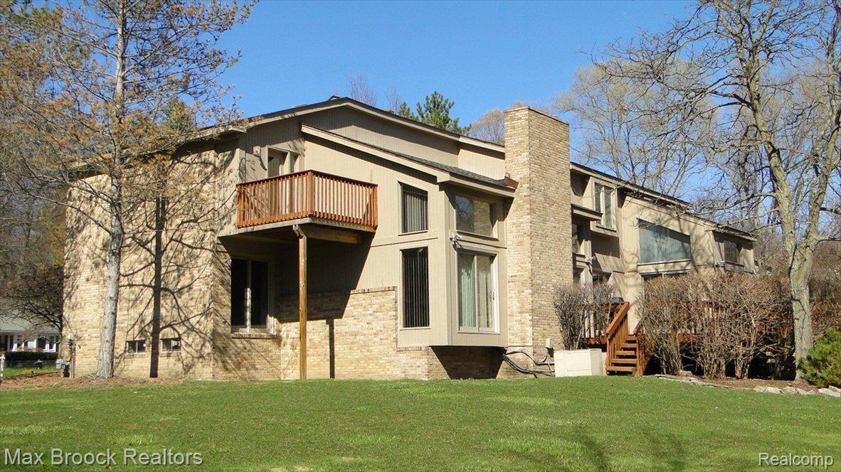 4786 Pickering Road Bloomfield Hills, MI 48301 - Photo 23 of 25 Side View