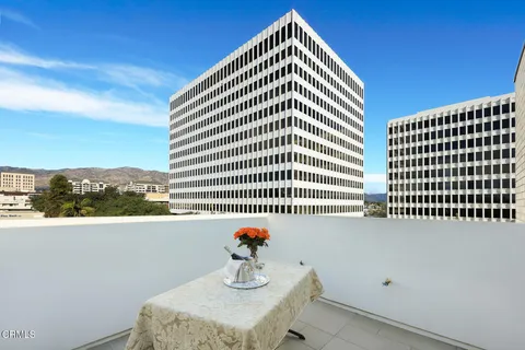 $1,369,777 | 257 South Hudson Avenue, Unit 301, Pasadena, CA 91101