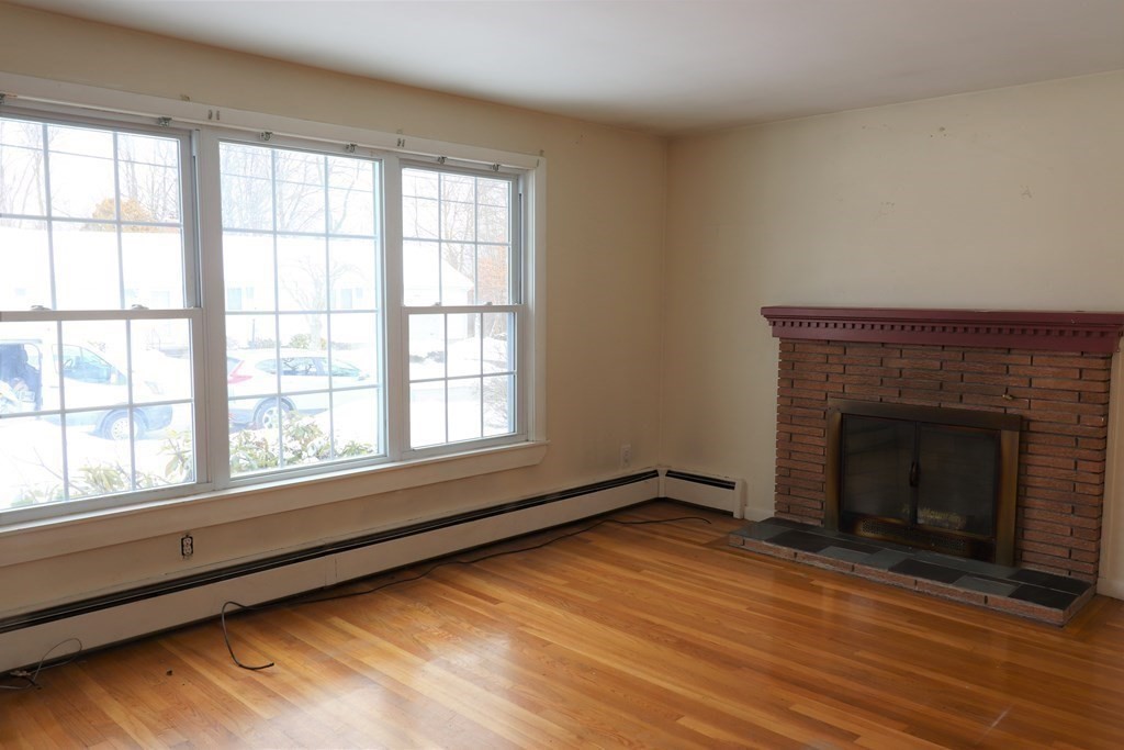 10 Robin Road Worcester, MA 01604 - Photo 3 of 10 Gallery Image 3