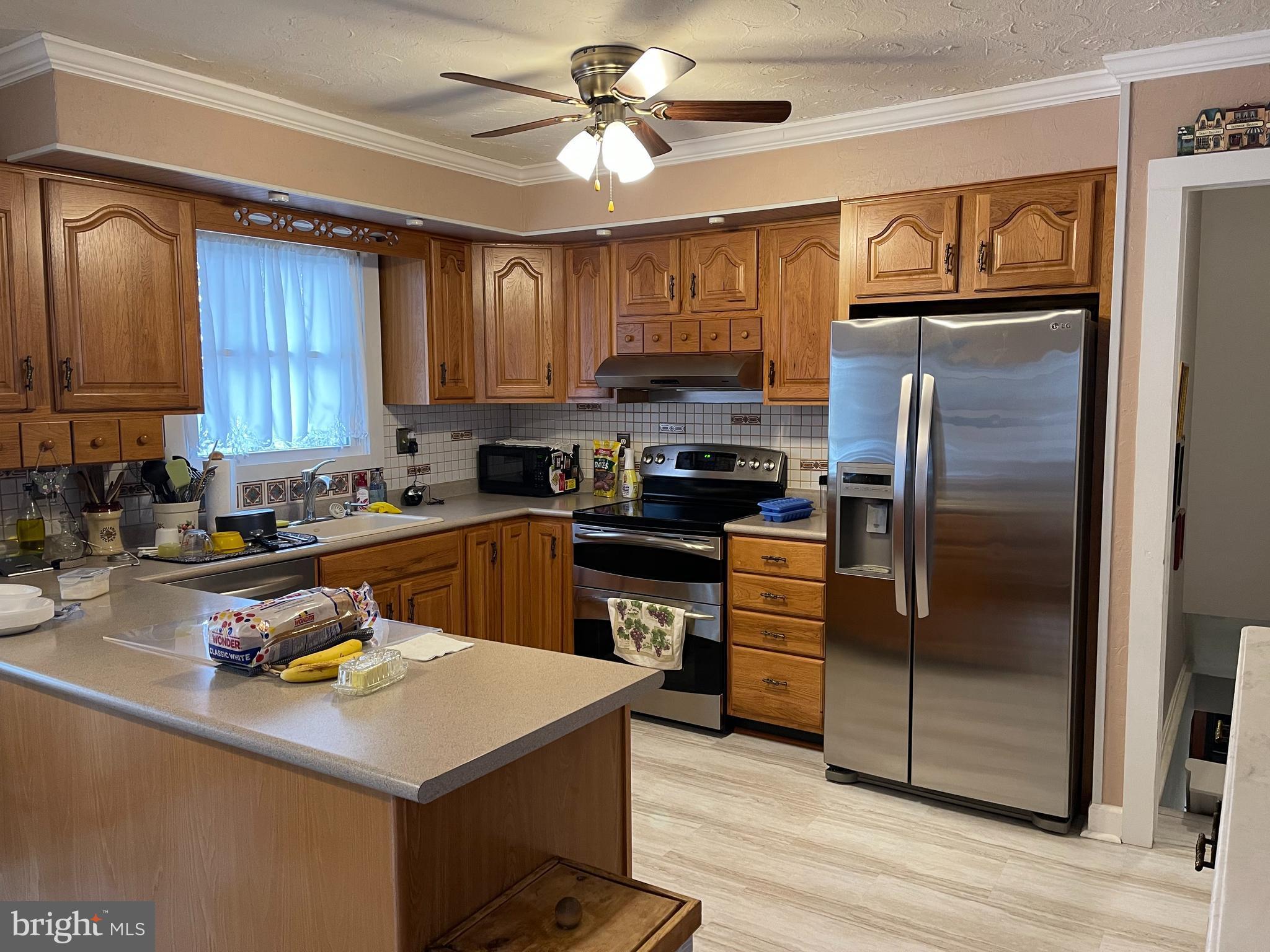 5611 Bowers Road Taneytown, MD 21787 - Photo 3 of 9 Spacious Kitchen