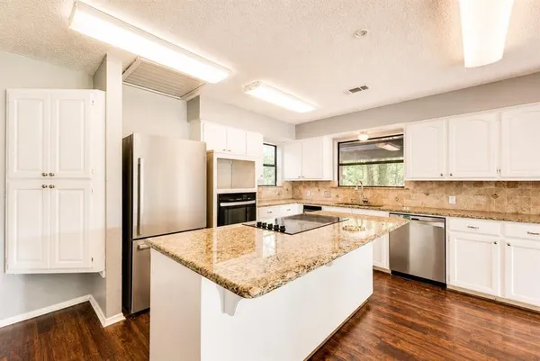 $2,275 | 7425 Highway 287 Frontage Road, Arlington, TX 76001