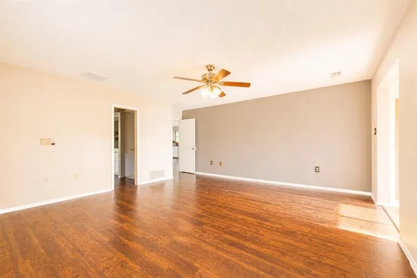 $2,275 | 7425 Highway 287 Frontage Road, Arlington, TX 76001