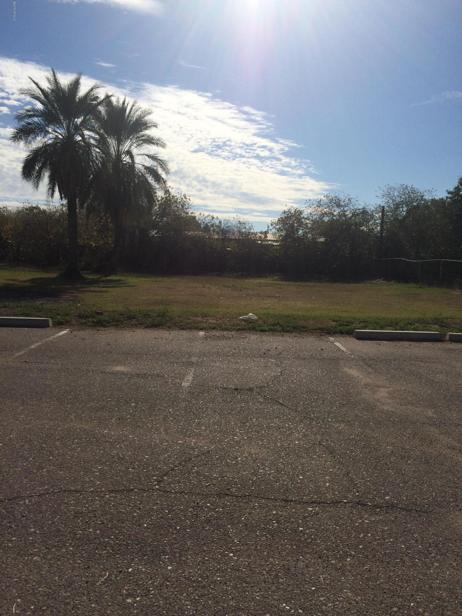 511 East Roeser Road Phoenix, AZ 85040 - Photo 8 of 13 IMG_2938