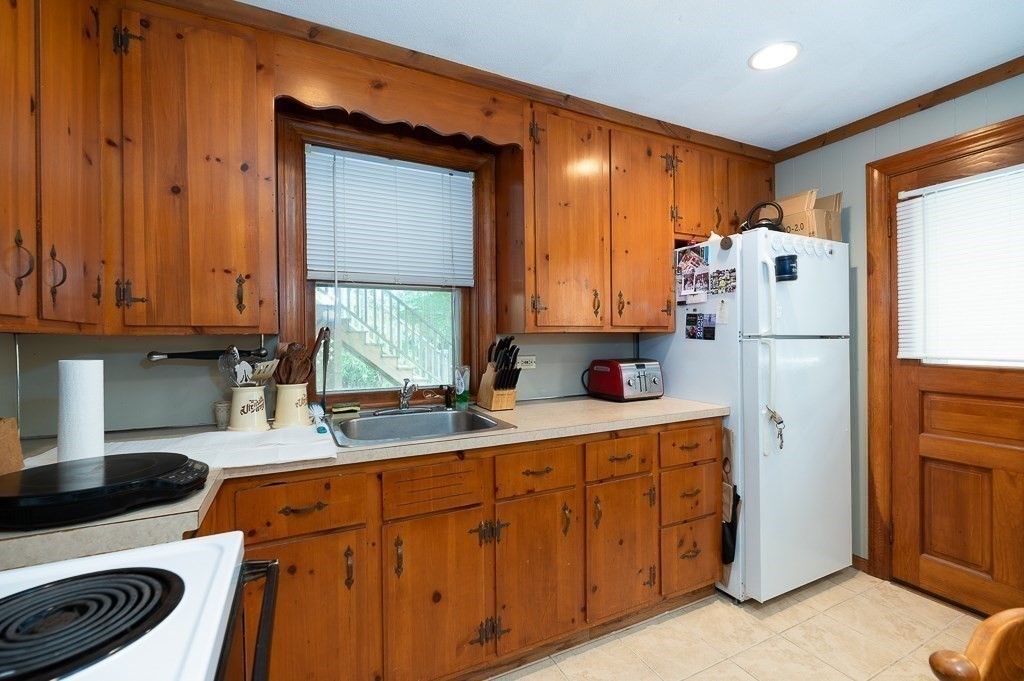 47 Lawrence Street Danvers, MA 01923 - Photo 9 of 31