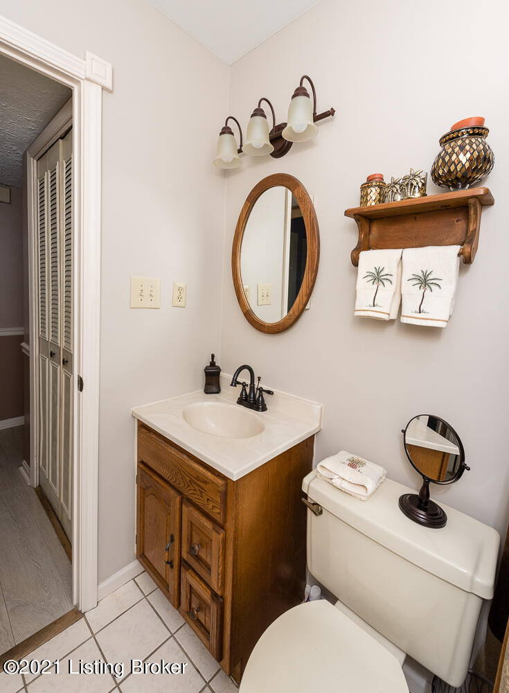 402 Mac Brae Road Louisville, KY 40214 - Photo 14 of 34 402 Mac Brae (20 of 34)