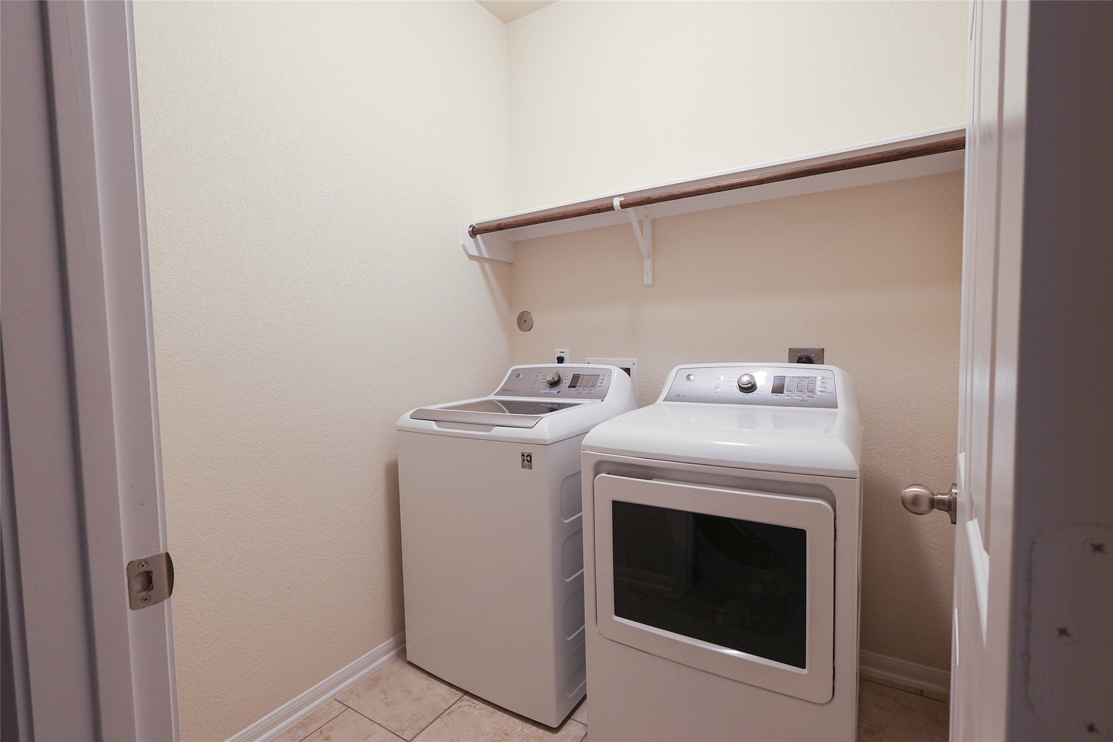 4615 Russet Leaf Trace Katy, TX 77449 - Photo 12 of 32 a utility room with dryer and washer