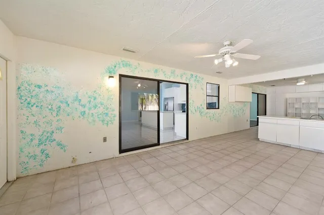 a view of a big room with closet and windows