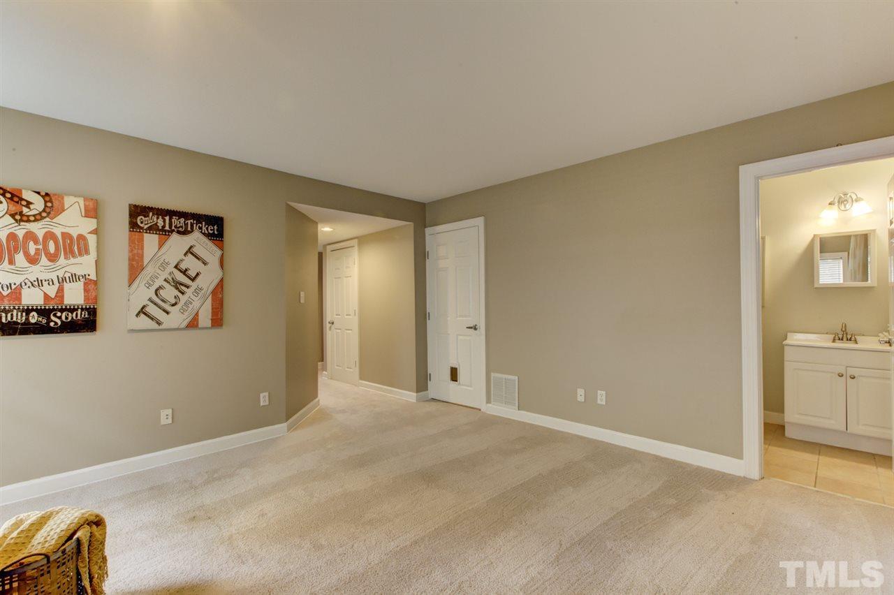 5440 Vista View Court Raleigh, NC 27612 - Photo 5 of 30 Gallery Image 5