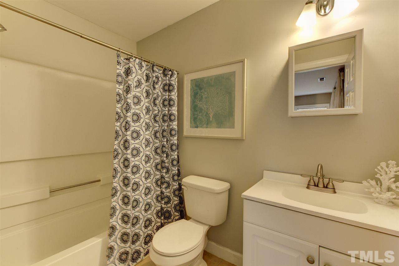 5440 Vista View Court Raleigh, NC 27612 - Photo 6 of 30 Gallery Image 6