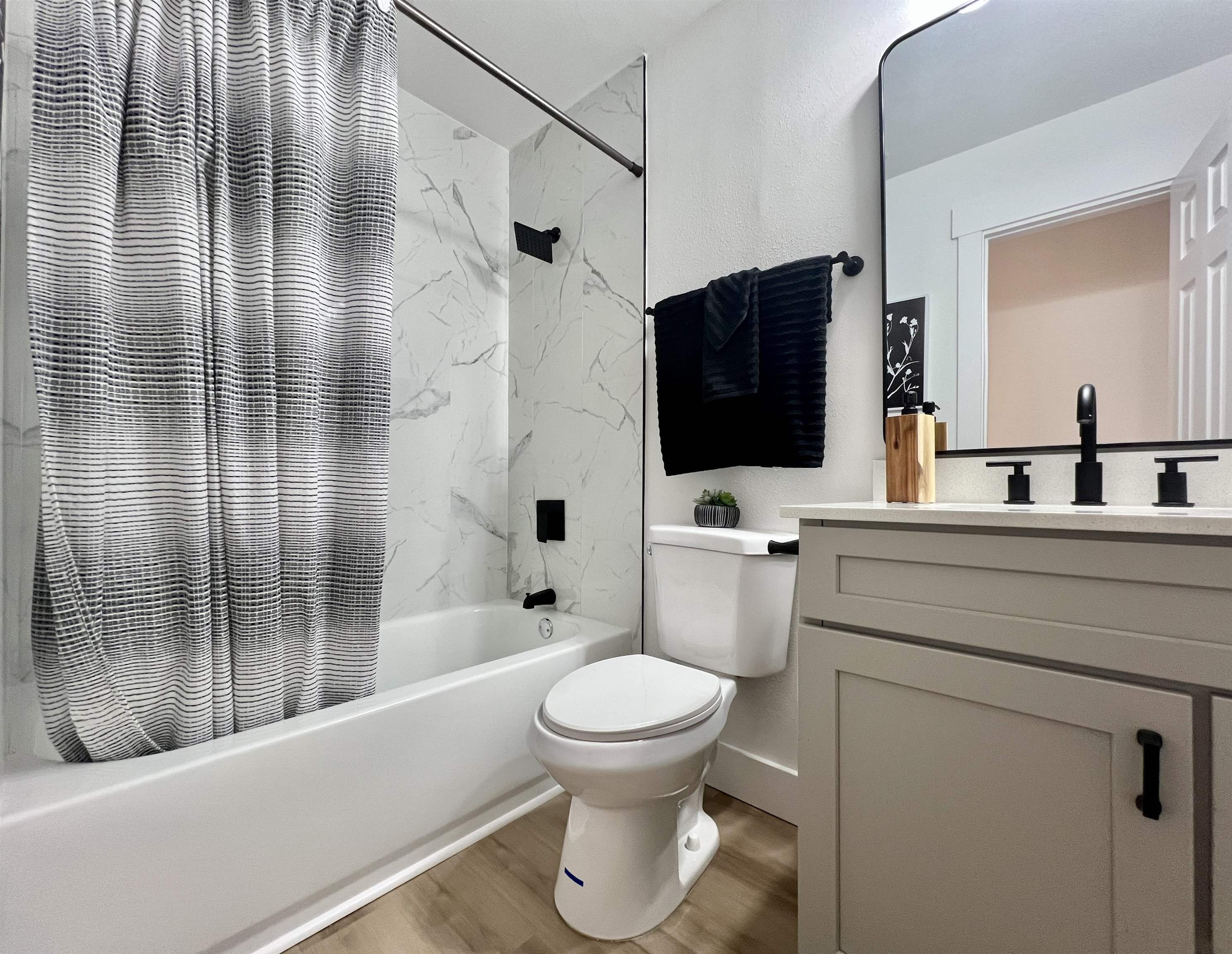 116 Sara Avenue East Daphne, AL 36527 - Photo 22 of 31 Guest Bath