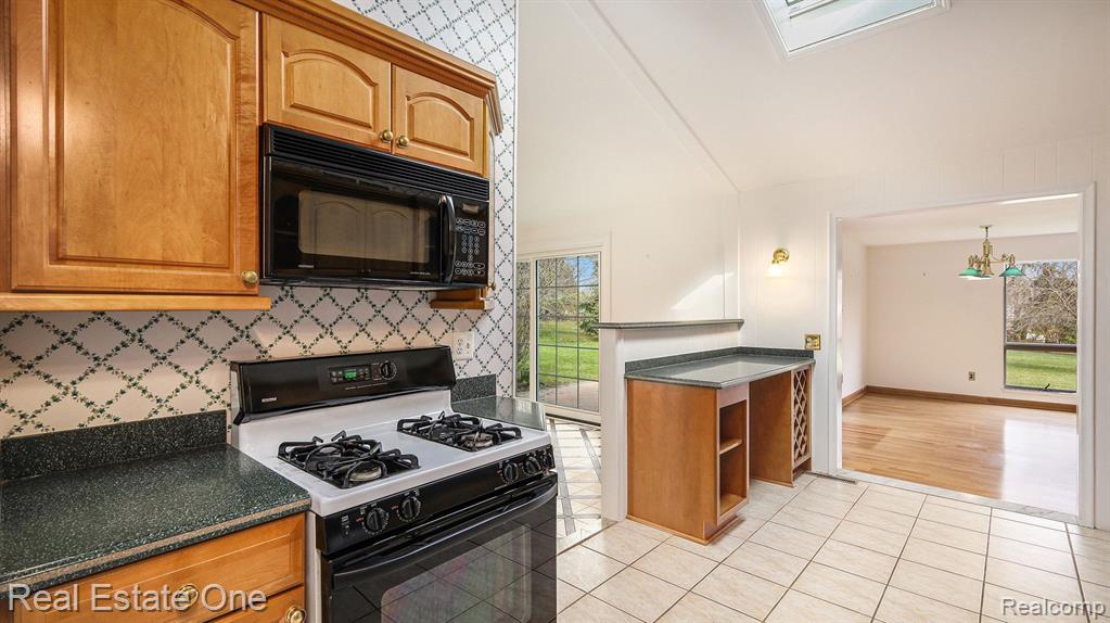 313 Nesbit Lane Rochester, MI 48309 - Photo 10 of 22