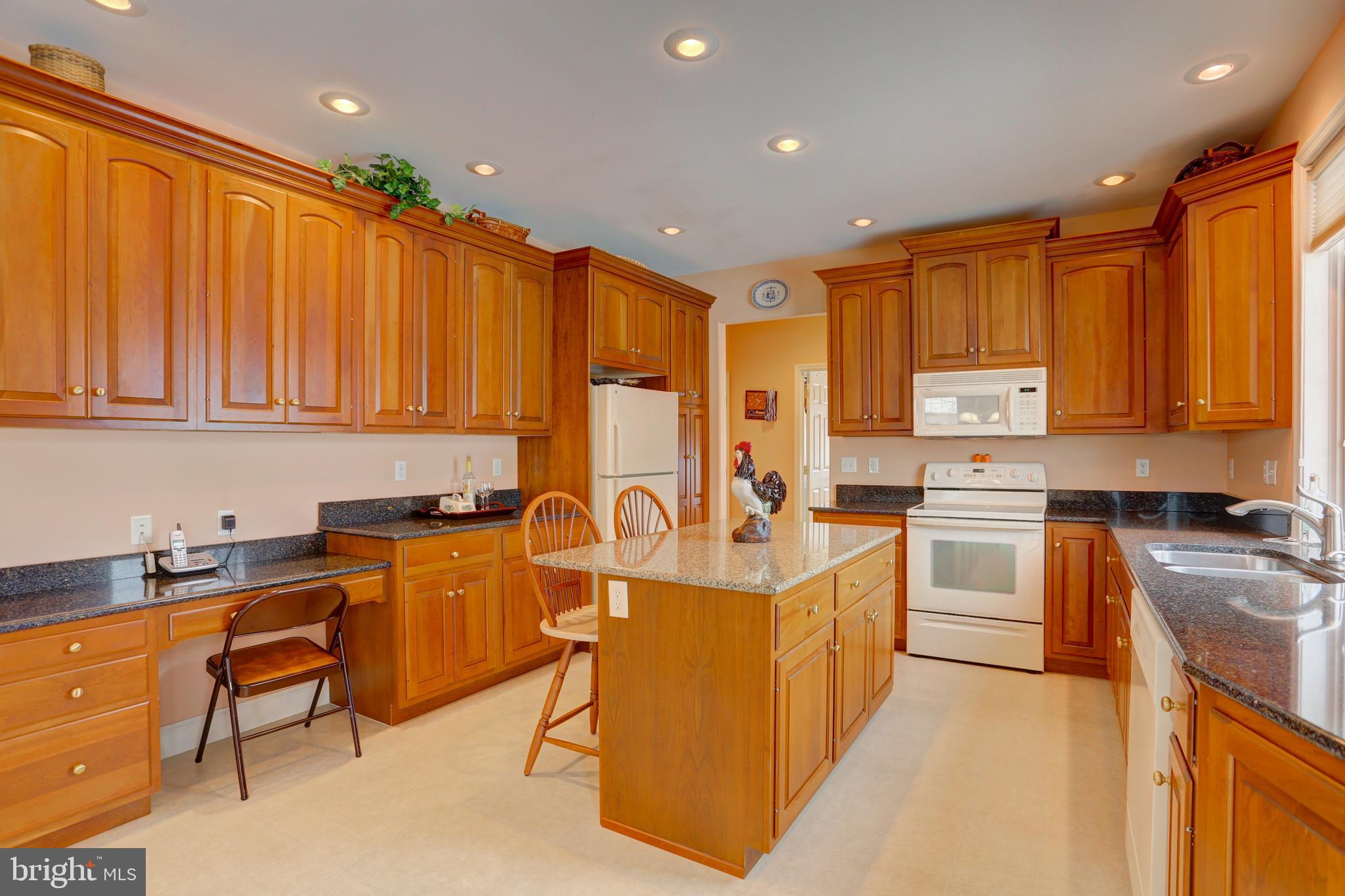 2146 Meadow Ridge Drive Lancaster, PA 17601 - Photo 13 of 48 Kitchen