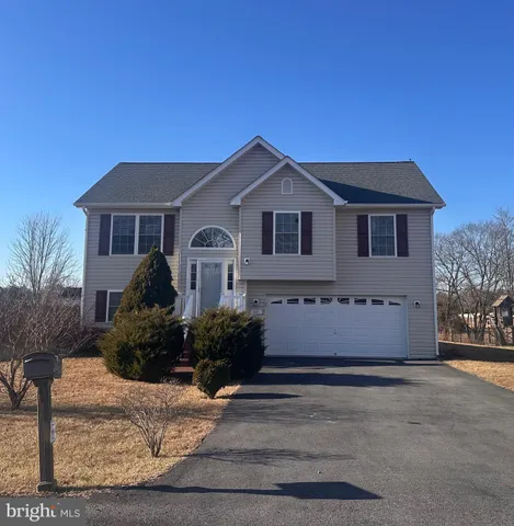 $2,200 | 92 Embassy Court, Martinsburg, WV 25405