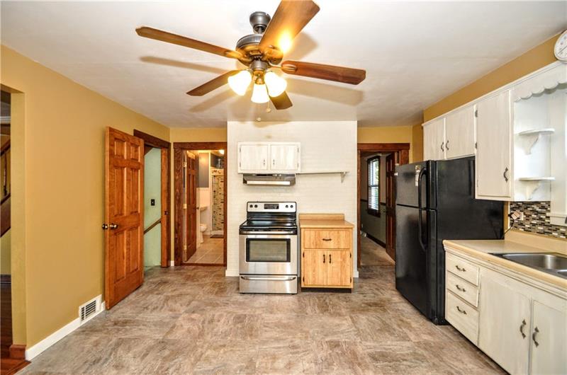 1647 Fallen Timber Road Elizabeth, PA 15037 - Photo 3 of 25 Gallery Image 3