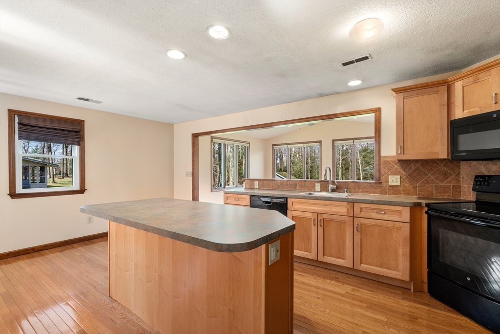 72 Laurel Road Wilbraham, MA 01095 - Photo 8 of 42 Gallery Image 8
