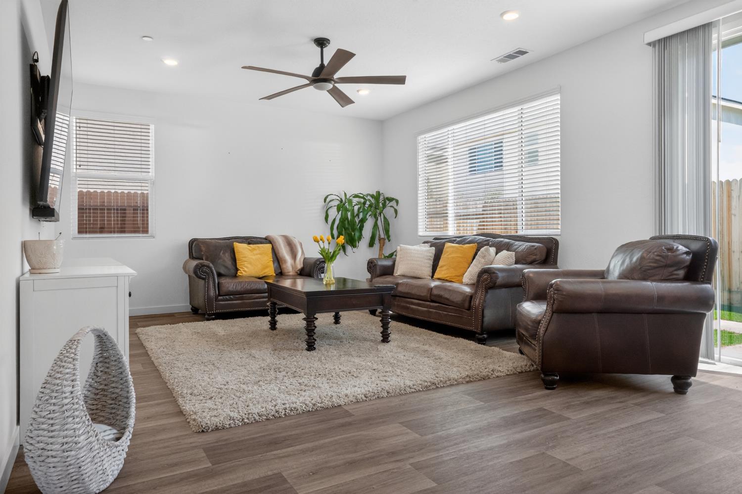 4242 Hampton Way Clovis, CA 93619 - Photo 8 of 40 Gallery Image 8