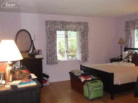 5482 East Potter Road Burton, MI 48509 - Photo 5 of 13 20192573-4.JPG
