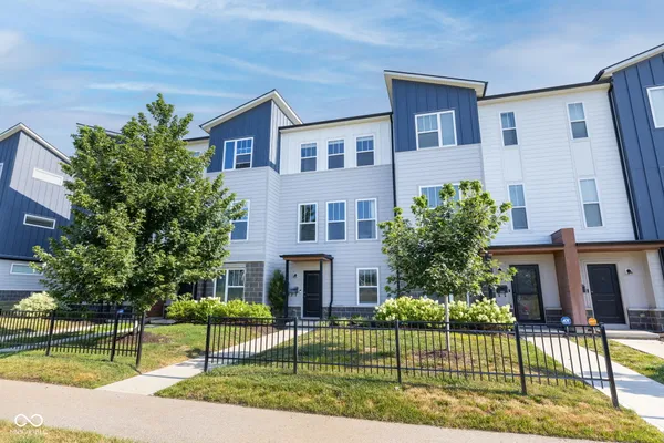 $300,000 | 2938 West New York Street, Indianapolis, IN 46222